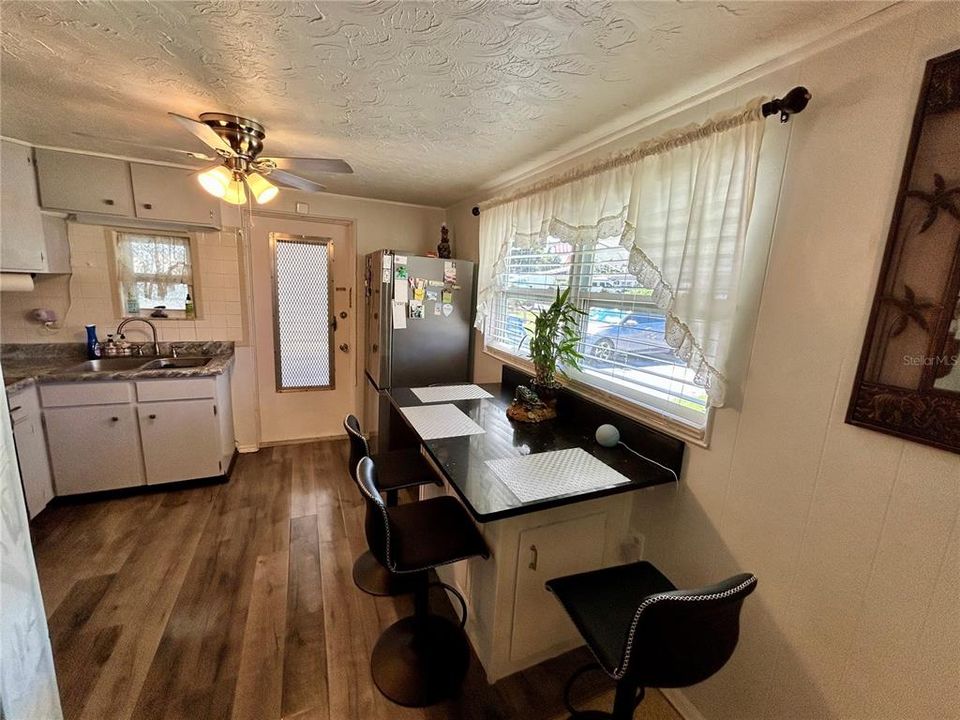 For Sale: $205,000 (2 beds, 1 baths, 624 Square Feet)