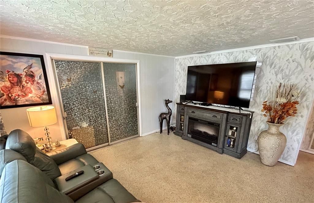 For Sale: $205,000 (2 beds, 1 baths, 624 Square Feet)