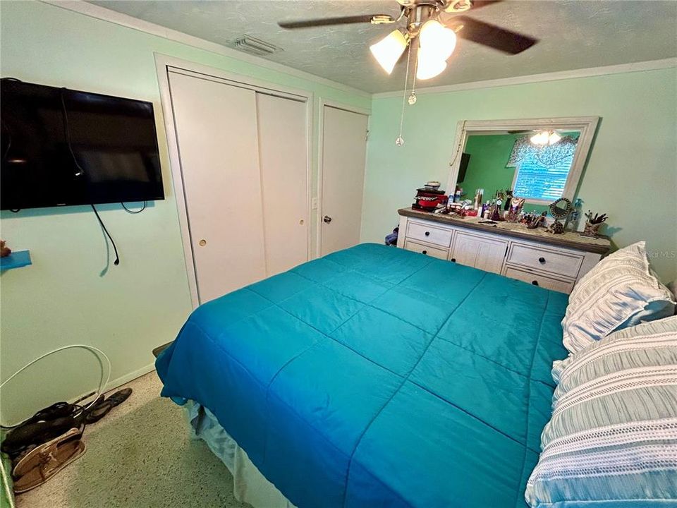 For Sale: $205,000 (2 beds, 1 baths, 624 Square Feet)