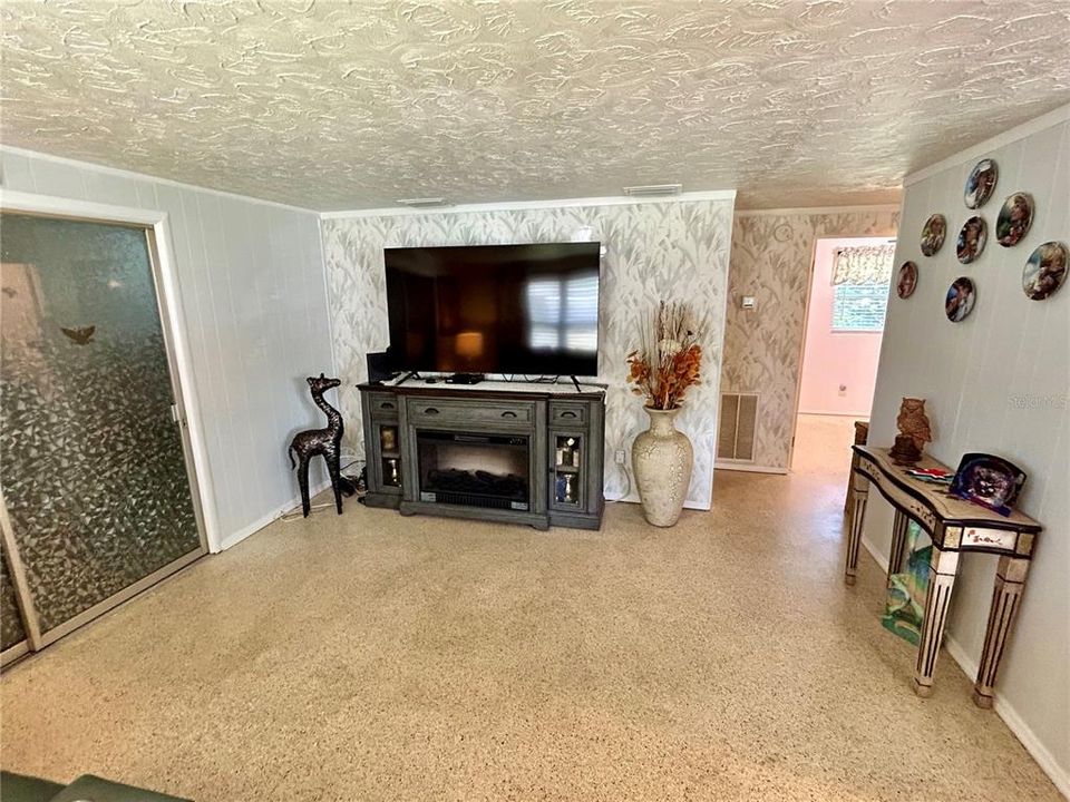 For Sale: $205,000 (2 beds, 1 baths, 624 Square Feet)