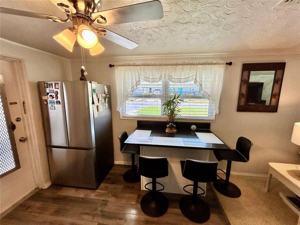 For Sale: $205,000 (2 beds, 1 baths, 624 Square Feet)