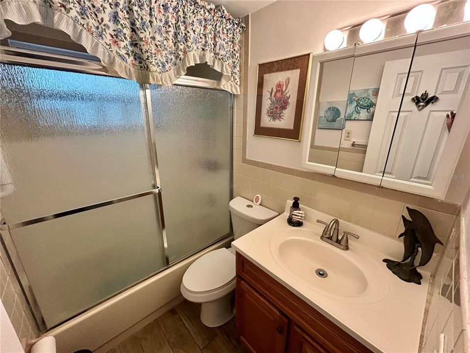 For Sale: $205,000 (2 beds, 1 baths, 624 Square Feet)