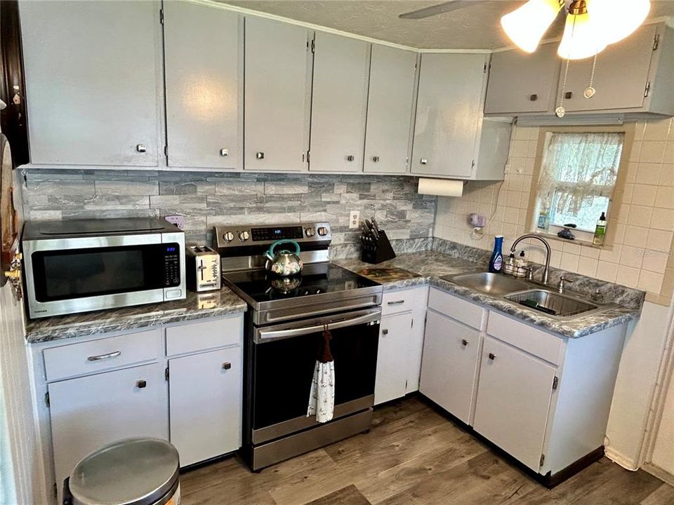 For Sale: $205,000 (2 beds, 1 baths, 624 Square Feet)