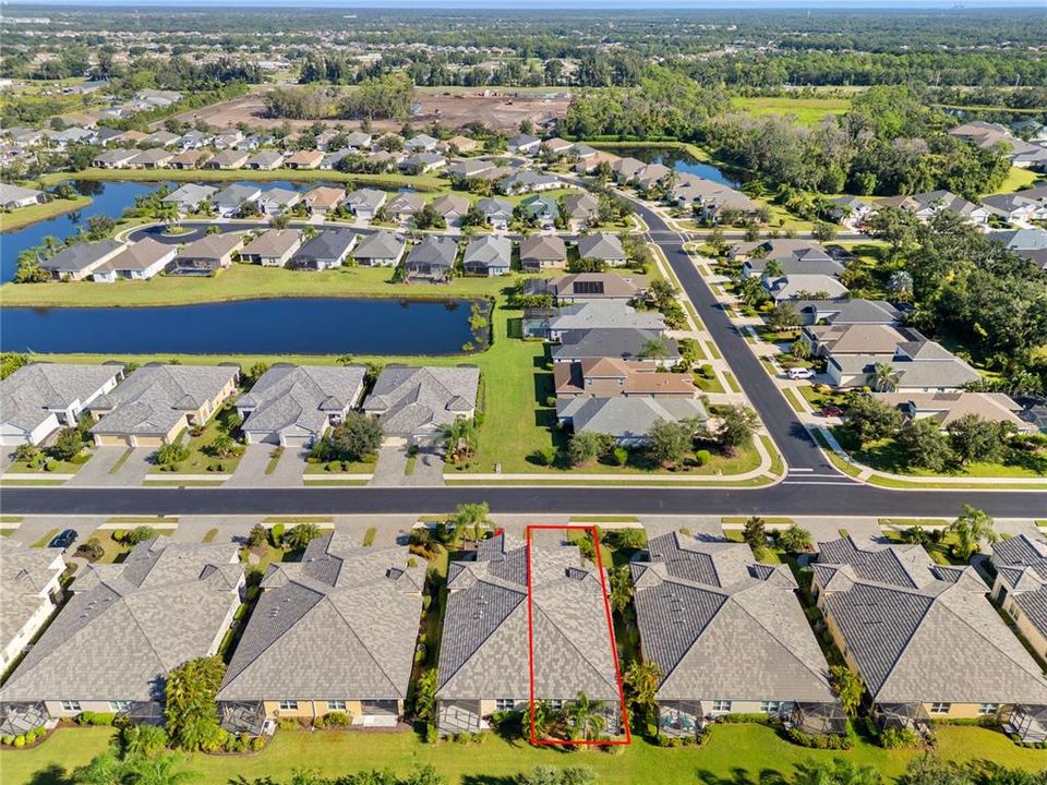 合同活跃: $390,000 (2 贝兹, 2 浴室, 1439 平方英尺)