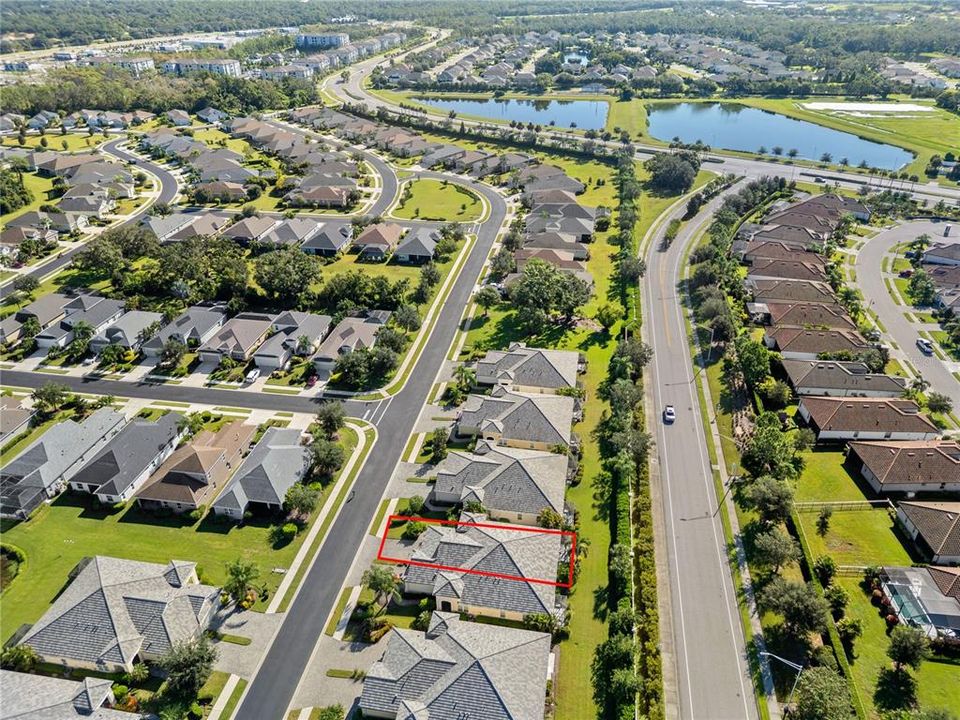 合同活跃: $390,000 (2 贝兹, 2 浴室, 1439 平方英尺)