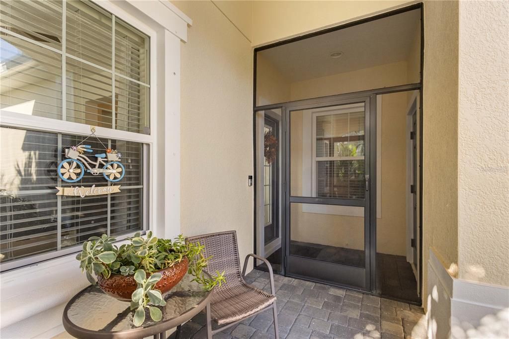 合同活跃: $390,000 (2 贝兹, 2 浴室, 1439 平方英尺)