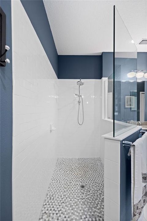 合同活跃: $390,000 (2 贝兹, 2 浴室, 1439 平方英尺)