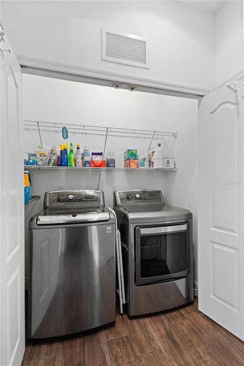 合同活跃: $390,000 (2 贝兹, 2 浴室, 1439 平方英尺)