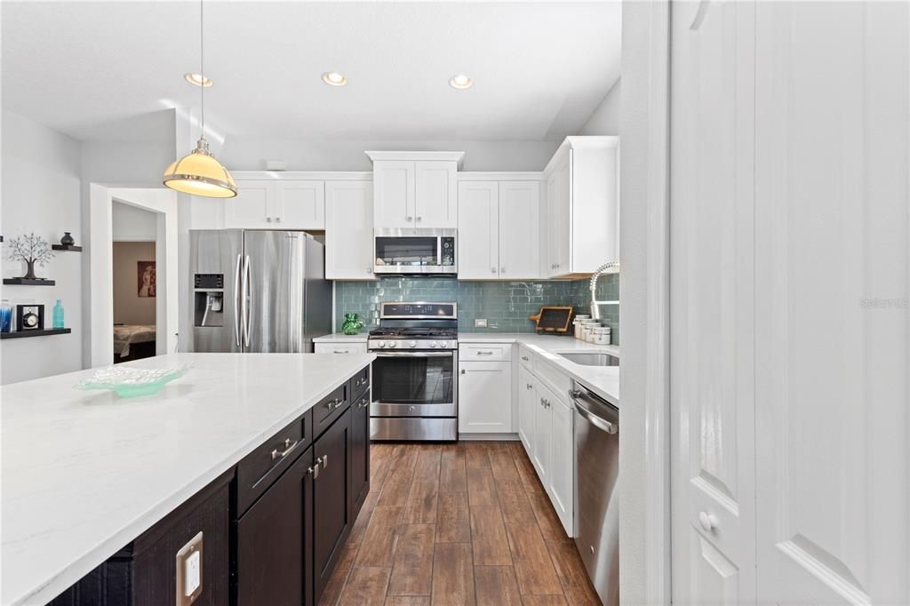 合同活跃: $390,000 (2 贝兹, 2 浴室, 1439 平方英尺)