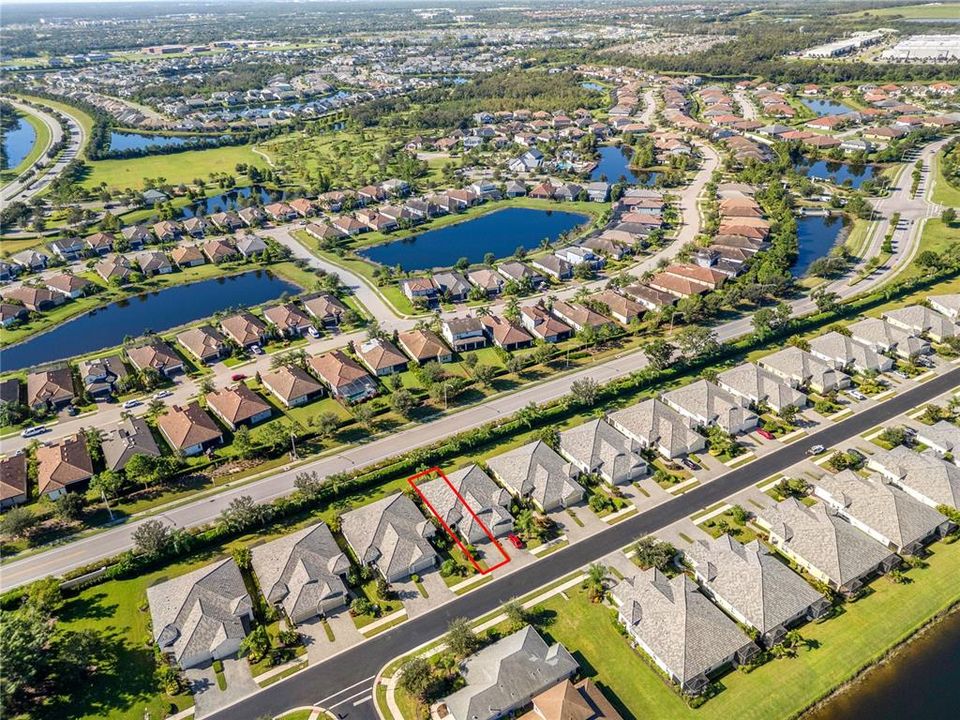 合同活跃: $390,000 (2 贝兹, 2 浴室, 1439 平方英尺)