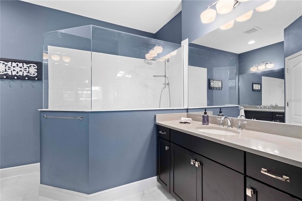 合同活跃: $390,000 (2 贝兹, 2 浴室, 1439 平方英尺)