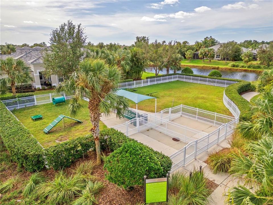 合同活跃: $390,000 (2 贝兹, 2 浴室, 1439 平方英尺)