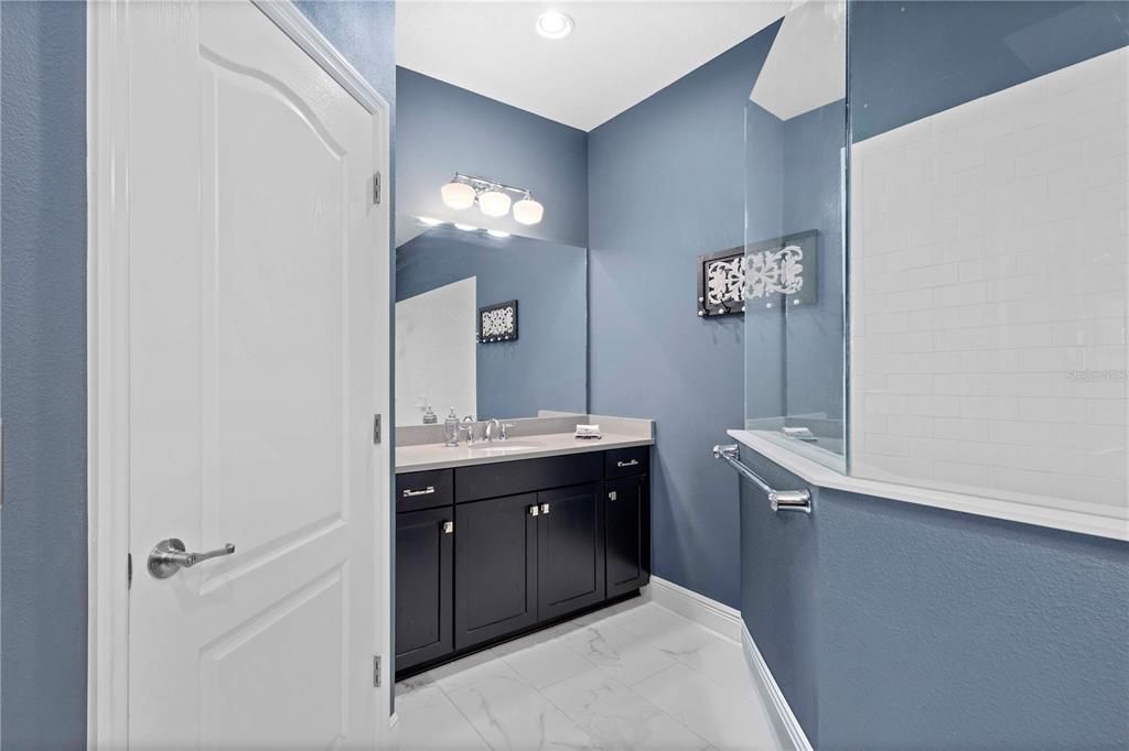 合同活跃: $390,000 (2 贝兹, 2 浴室, 1439 平方英尺)