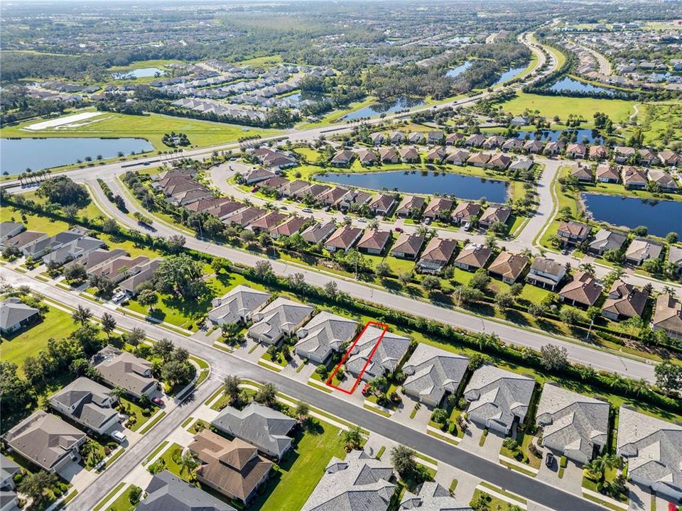 合同活跃: $390,000 (2 贝兹, 2 浴室, 1439 平方英尺)