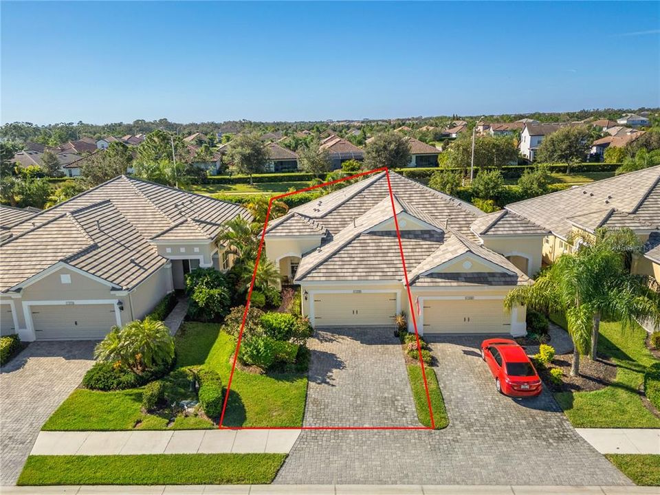 合同活跃: $390,000 (2 贝兹, 2 浴室, 1439 平方英尺)