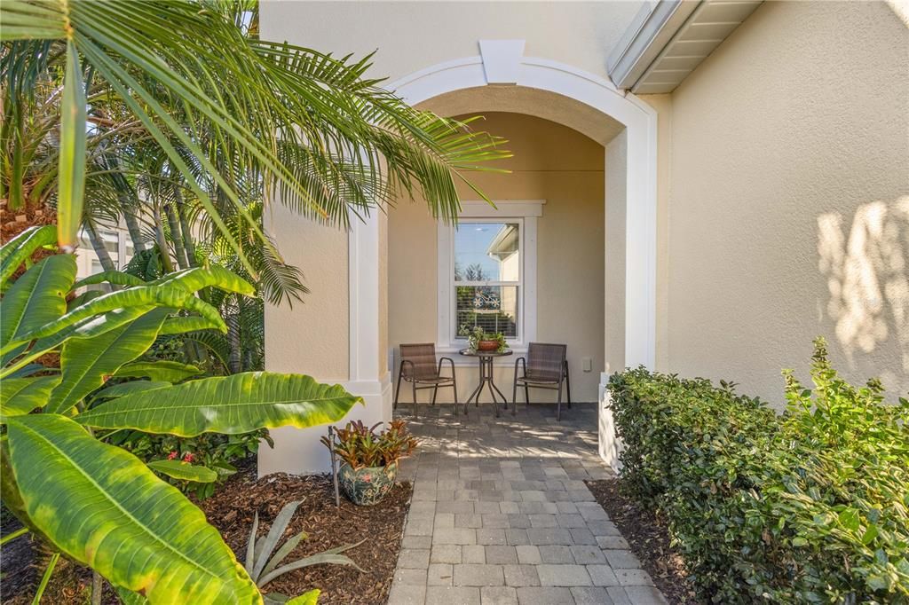 合同活跃: $390,000 (2 贝兹, 2 浴室, 1439 平方英尺)