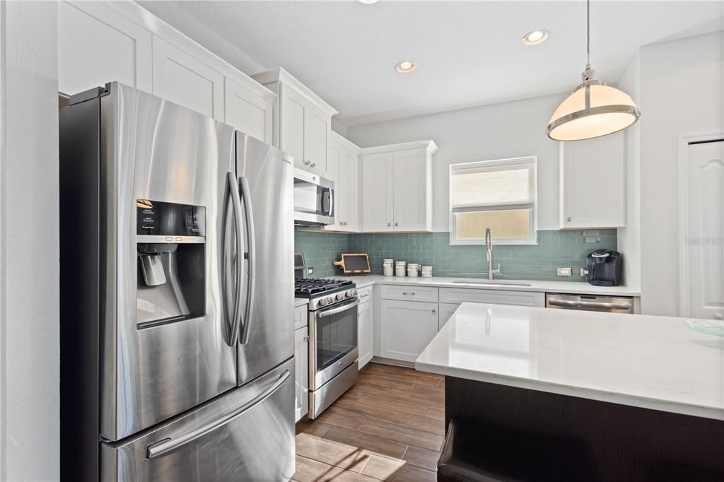 合同活跃: $390,000 (2 贝兹, 2 浴室, 1439 平方英尺)