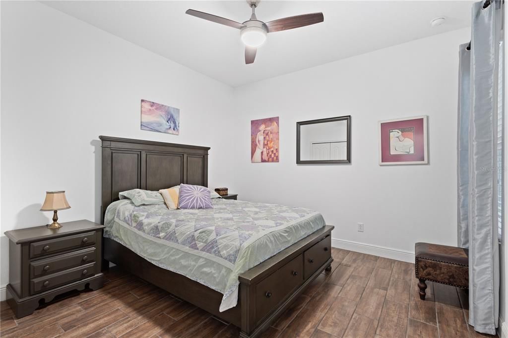 合同活跃: $390,000 (2 贝兹, 2 浴室, 1439 平方英尺)