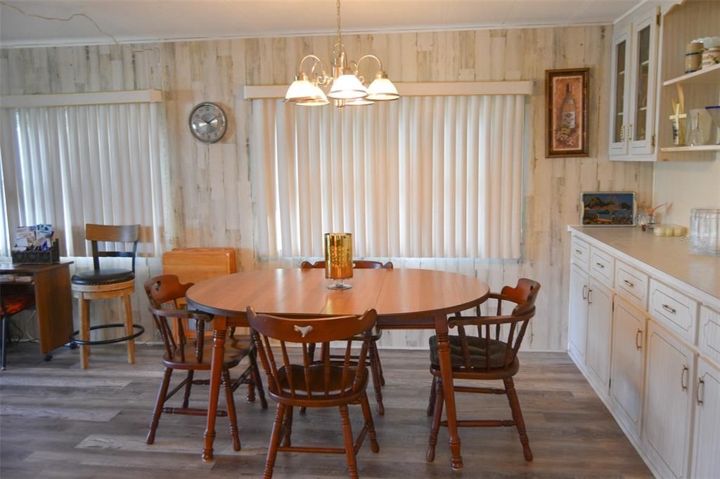 На продажу: $180,000 (2 спален, 2 ванн, 1008 Квадратных фут)