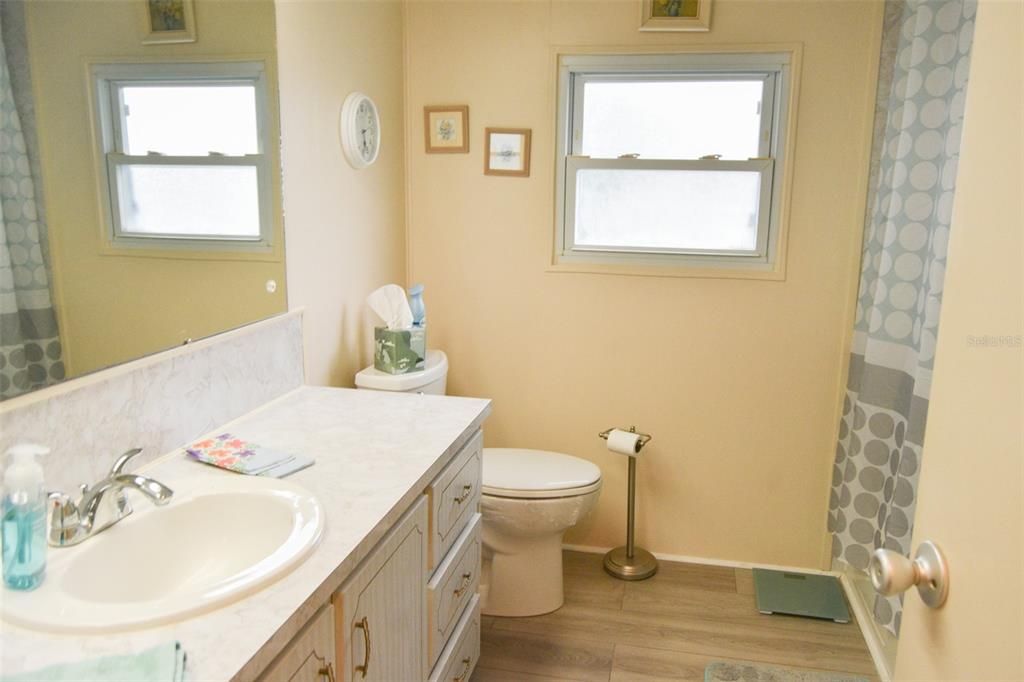 На продажу: $180,000 (2 спален, 2 ванн, 1008 Квадратных фут)