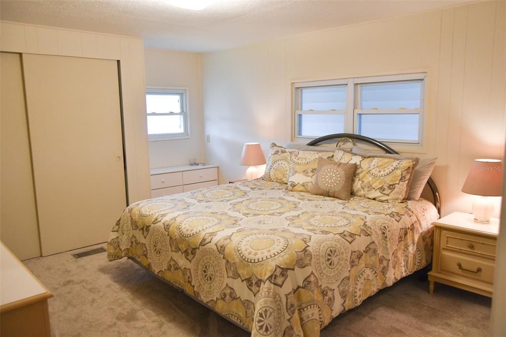 На продажу: $180,000 (2 спален, 2 ванн, 1008 Квадратных фут)