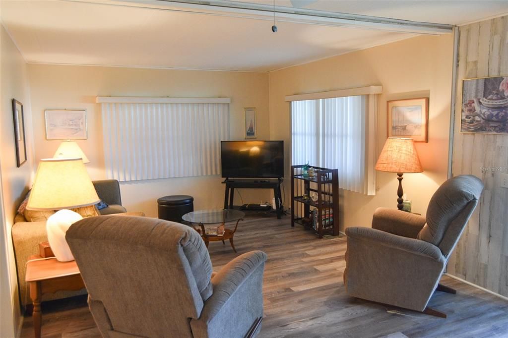 На продажу: $180,000 (2 спален, 2 ванн, 1008 Квадратных фут)