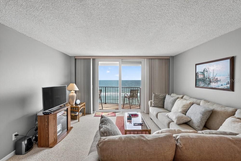 待售: $369,900 (2 贝兹, 2 浴室, 1131 平方英尺)