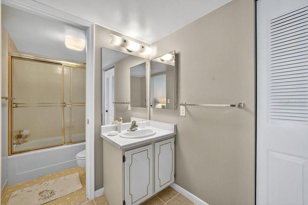 待售: $369,900 (2 贝兹, 2 浴室, 1131 平方英尺)