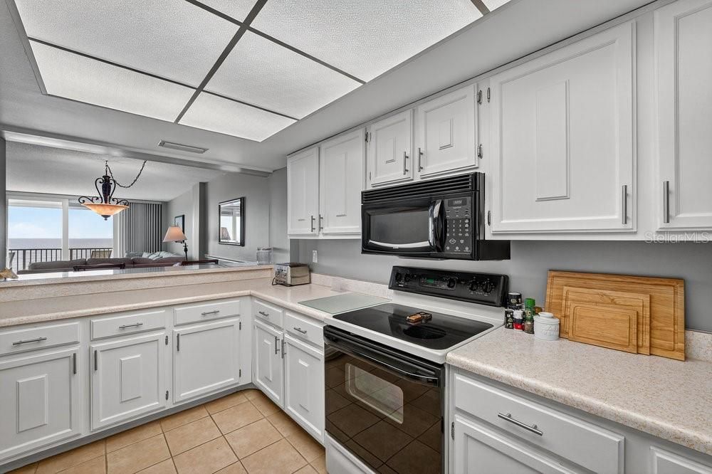 待售: $369,900 (2 贝兹, 2 浴室, 1131 平方英尺)