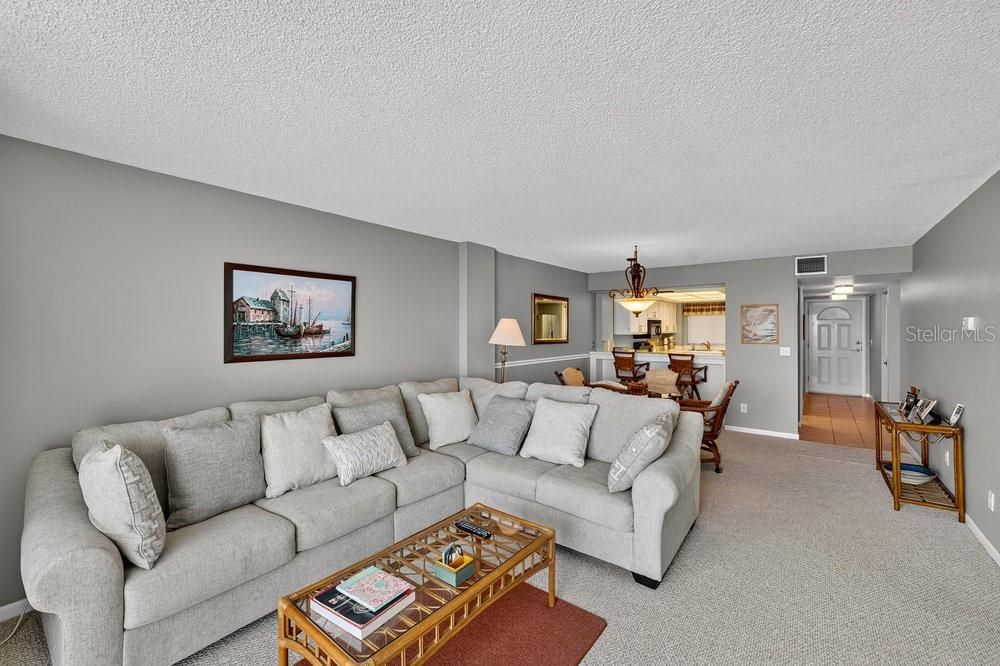 待售: $369,900 (2 贝兹, 2 浴室, 1131 平方英尺)