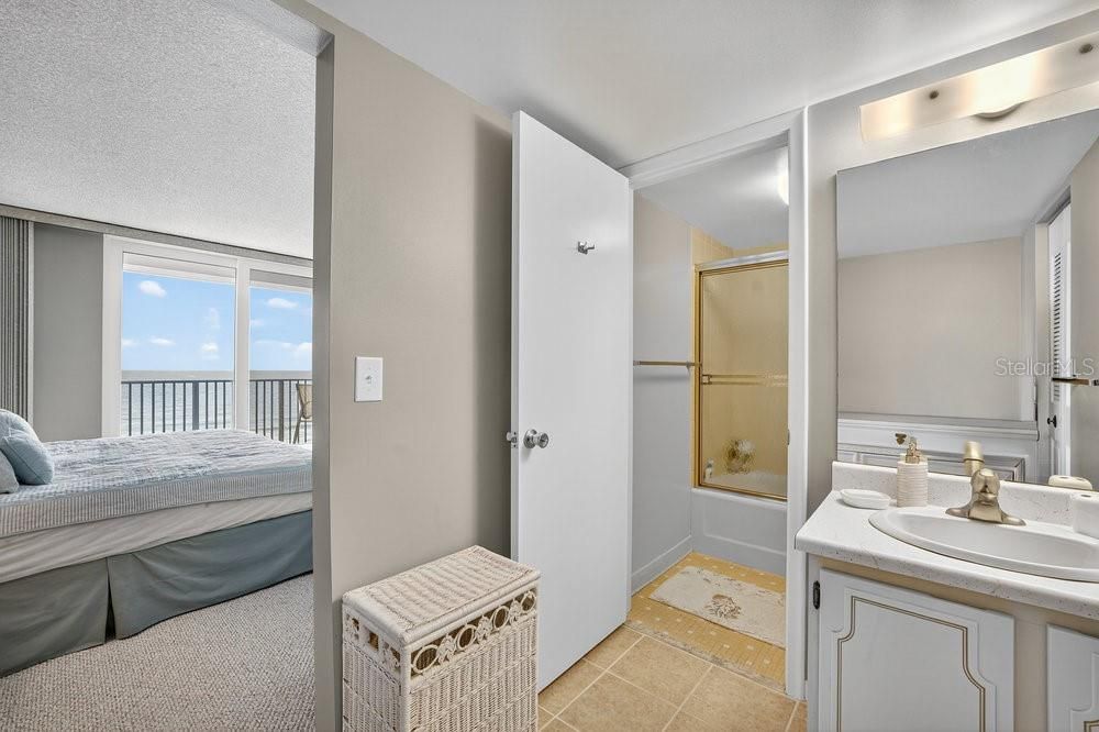 待售: $369,900 (2 贝兹, 2 浴室, 1131 平方英尺)