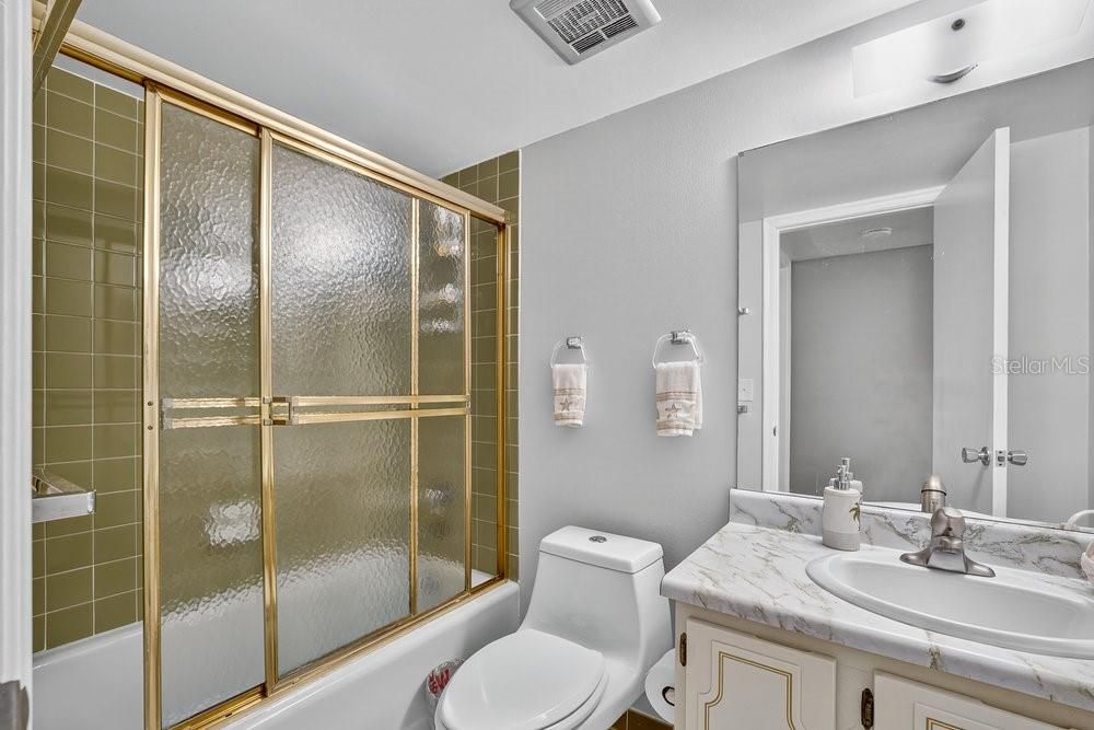 待售: $369,900 (2 贝兹, 2 浴室, 1131 平方英尺)