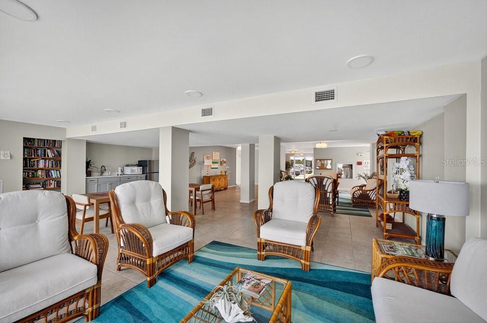 待售: $369,900 (2 贝兹, 2 浴室, 1131 平方英尺)