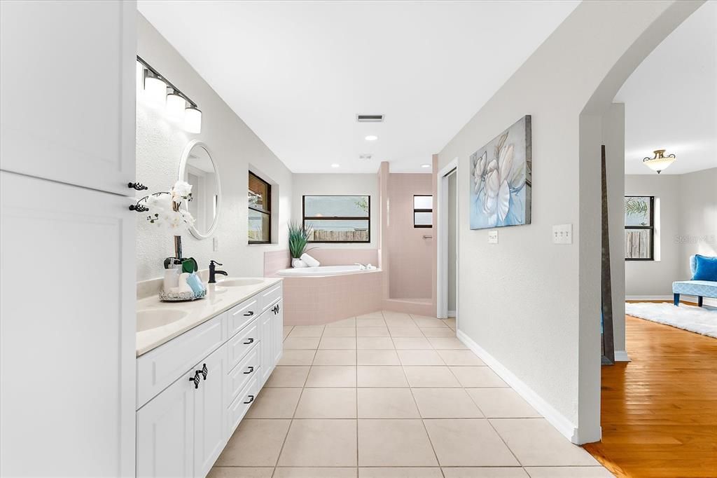 Activo con contrato: $1,125,000 (4 camas, 3 baños, 2809 Pies cuadrados)