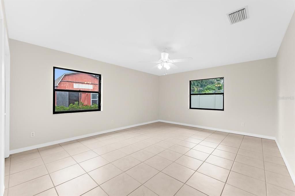 Activo con contrato: $1,125,000 (4 camas, 3 baños, 2809 Pies cuadrados)