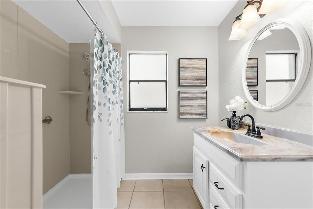 Activo con contrato: $1,125,000 (4 camas, 3 baños, 2809 Pies cuadrados)