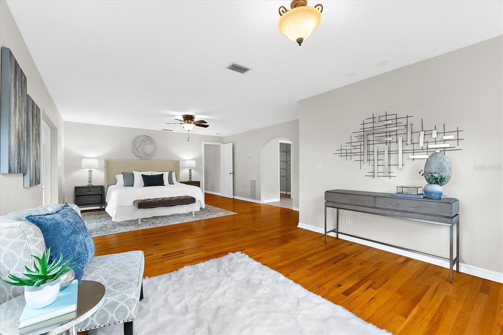 Activo con contrato: $1,125,000 (4 camas, 3 baños, 2809 Pies cuadrados)