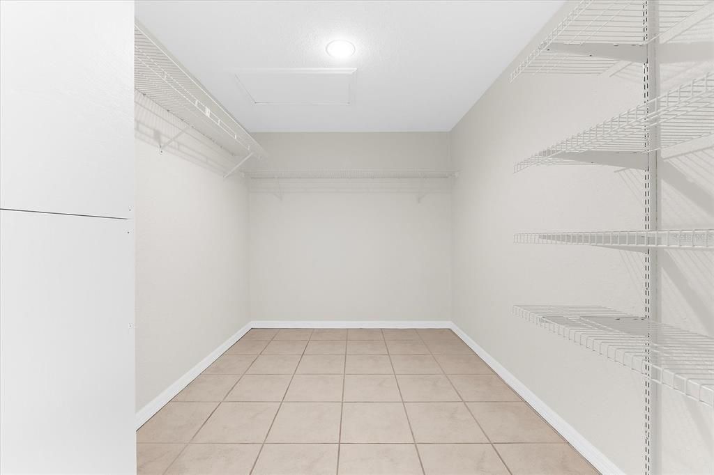 Activo con contrato: $1,125,000 (4 camas, 3 baños, 2809 Pies cuadrados)