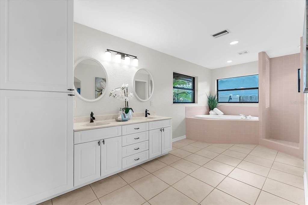 Activo con contrato: $1,125,000 (4 camas, 3 baños, 2809 Pies cuadrados)