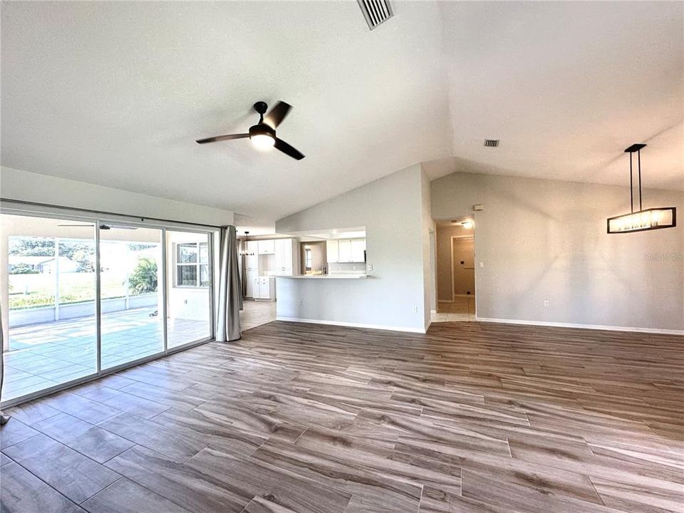 出租: $1,995 (3 贝兹, 2 浴室, 1995 平方英尺)