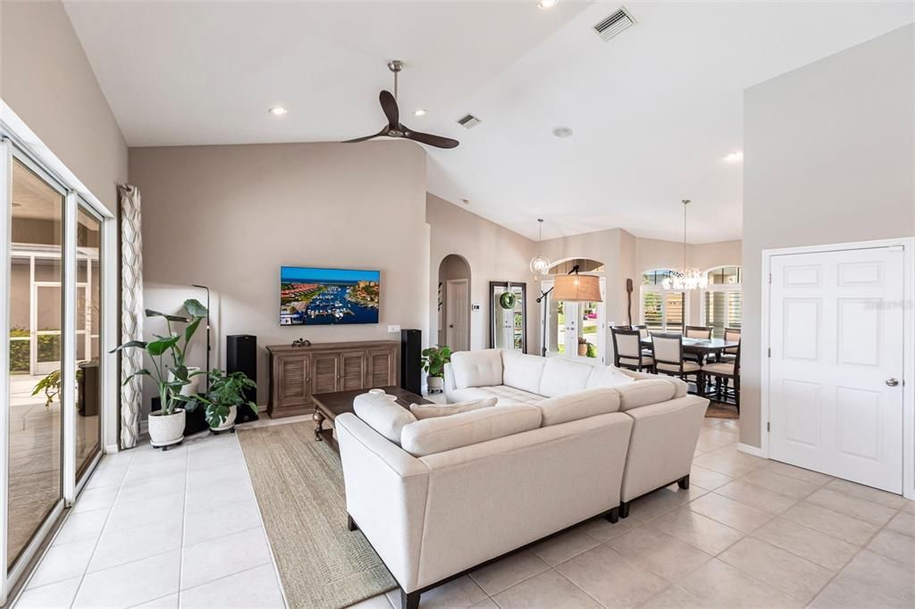 En Venta: $1,050,000 (3 camas, 2 baños, 2235 Pies cuadrados)