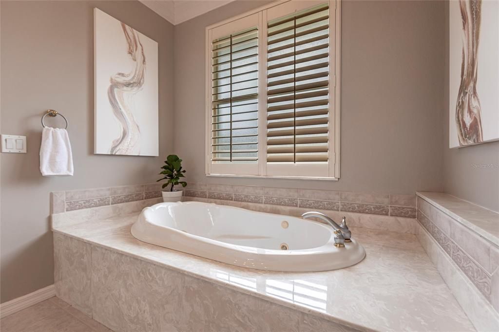 En Venta: $1,050,000 (3 camas, 2 baños, 2235 Pies cuadrados)