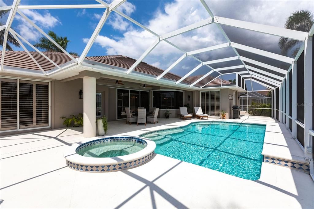 En Venta: $1,050,000 (3 camas, 2 baños, 2235 Pies cuadrados)