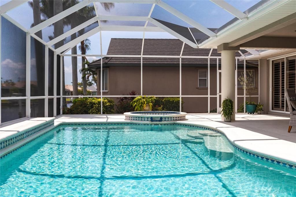 En Venta: $1,050,000 (3 camas, 2 baños, 2235 Pies cuadrados)