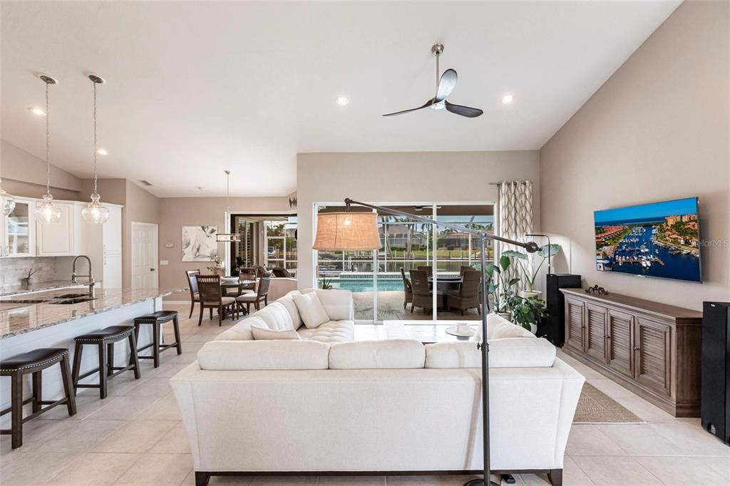 En Venta: $1,050,000 (3 camas, 2 baños, 2235 Pies cuadrados)