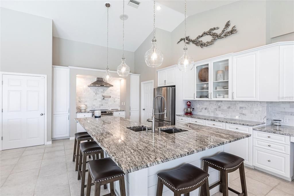 En Venta: $1,050,000 (3 camas, 2 baños, 2235 Pies cuadrados)