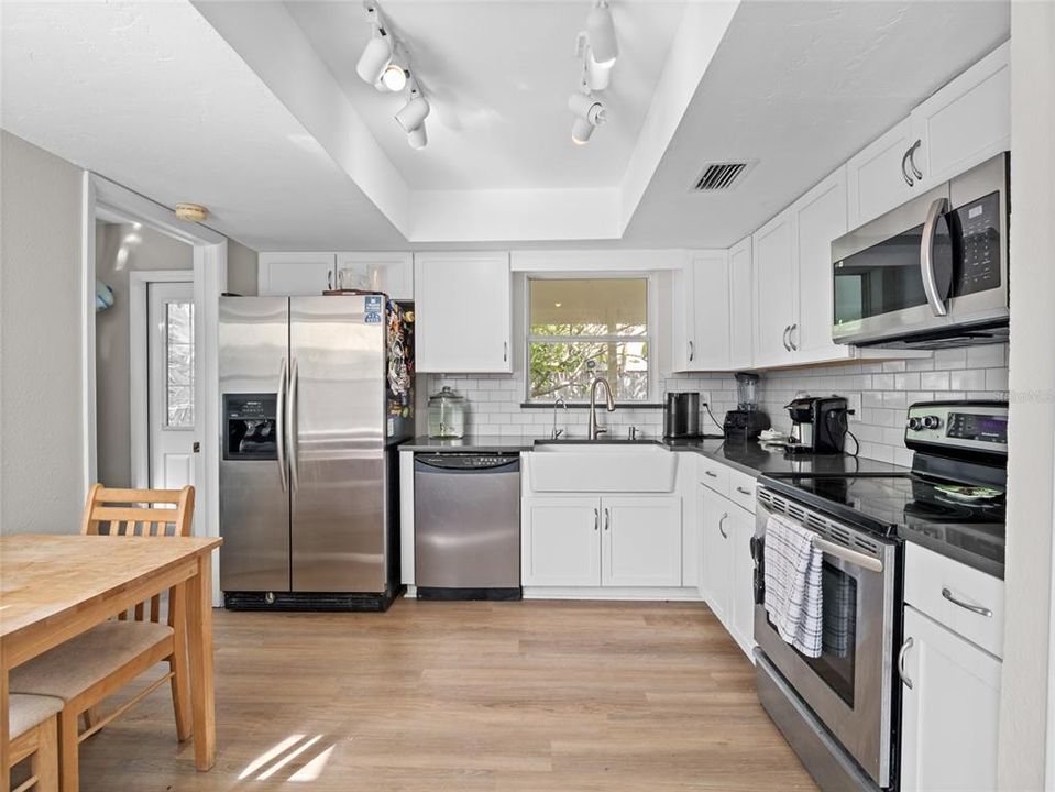 待售: $485,000 (4 贝兹, 2 浴室, 1280 平方英尺)