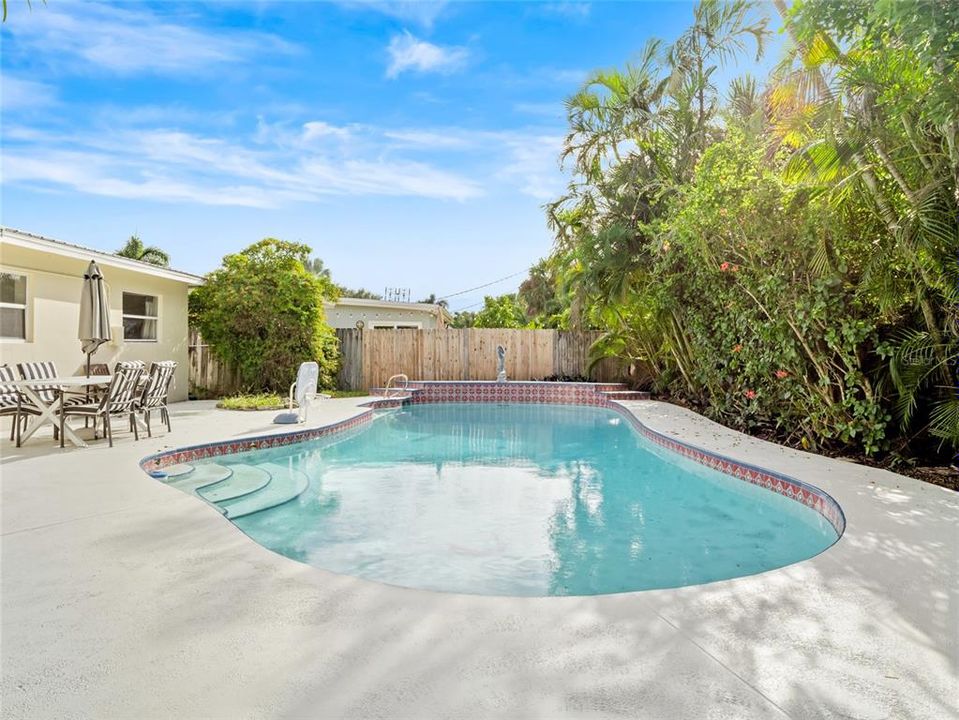 待售: $485,000 (4 贝兹, 2 浴室, 1280 平方英尺)