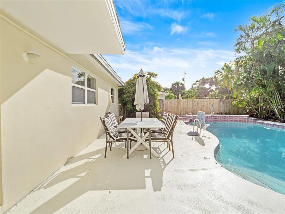 待售: $485,000 (4 贝兹, 2 浴室, 1280 平方英尺)