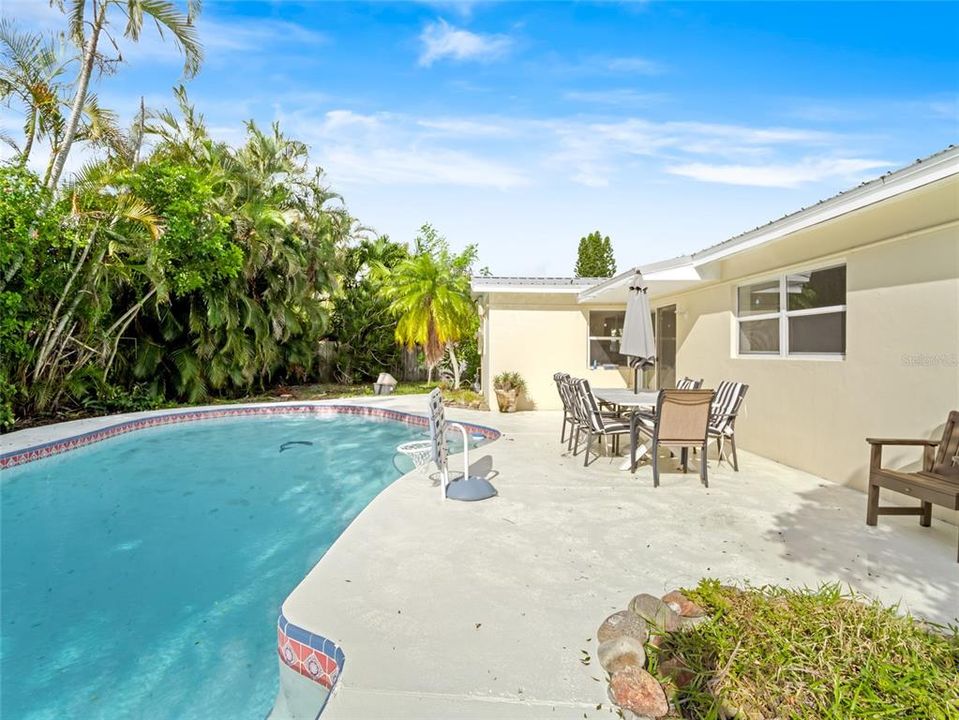 待售: $485,000 (4 贝兹, 2 浴室, 1280 平方英尺)